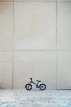 Micro Mobility GB0032 Micro Balance Bike Deluxe Laufrad, Schwarz-Blau -SportX Verkäufe 7630053529222 7