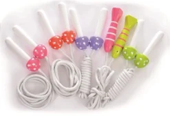 Egmont Toys Display Springtouw Met Houten Handgrepen Ass (20 St). 3+